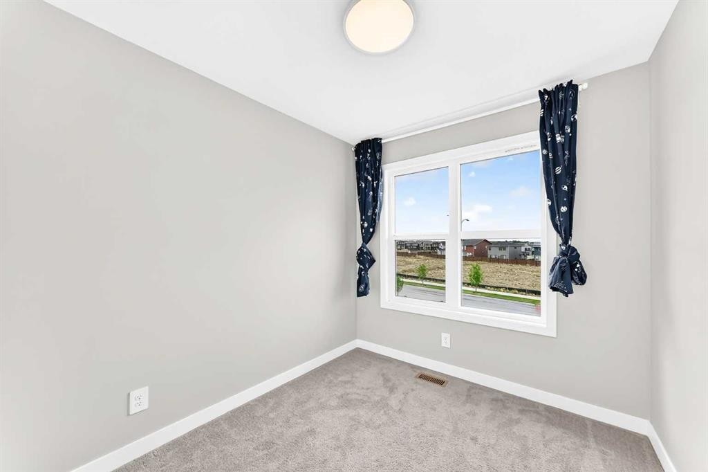 471 Livingston Way Ne, Calgary, AB