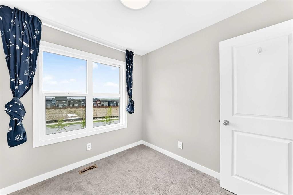 471 Livingston Way Ne, Calgary, AB