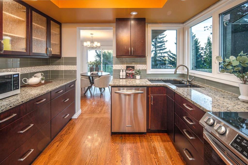 44 Stradwick Way Sw, Calgary, AB