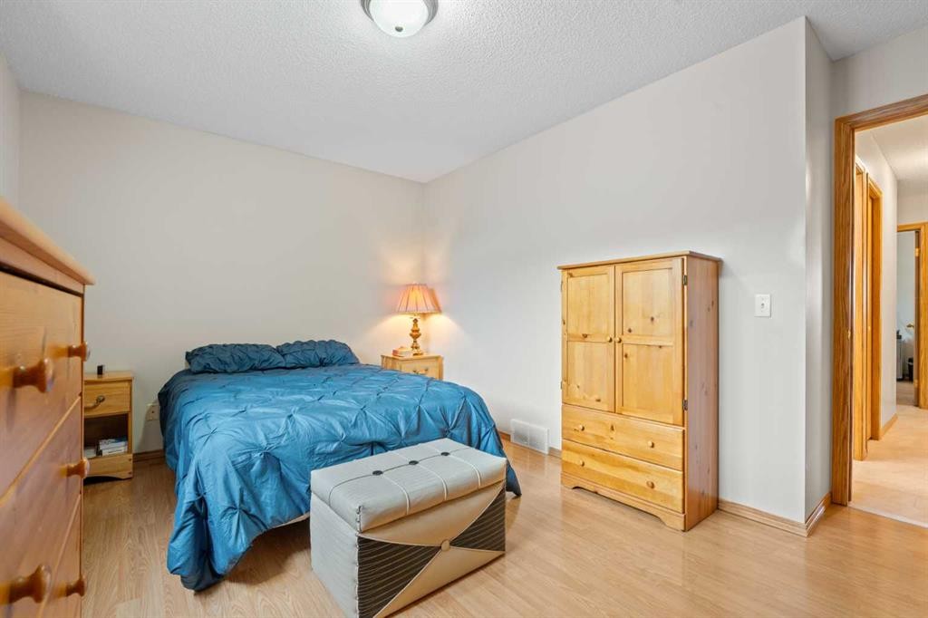 32 Country Hills Mews Nw, Calgary, AB