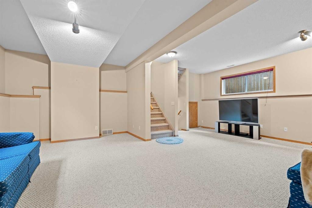 32 Country Hills Mews Nw, Calgary, AB