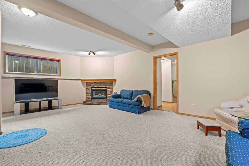 32 Country Hills Mews Nw, Calgary, AB