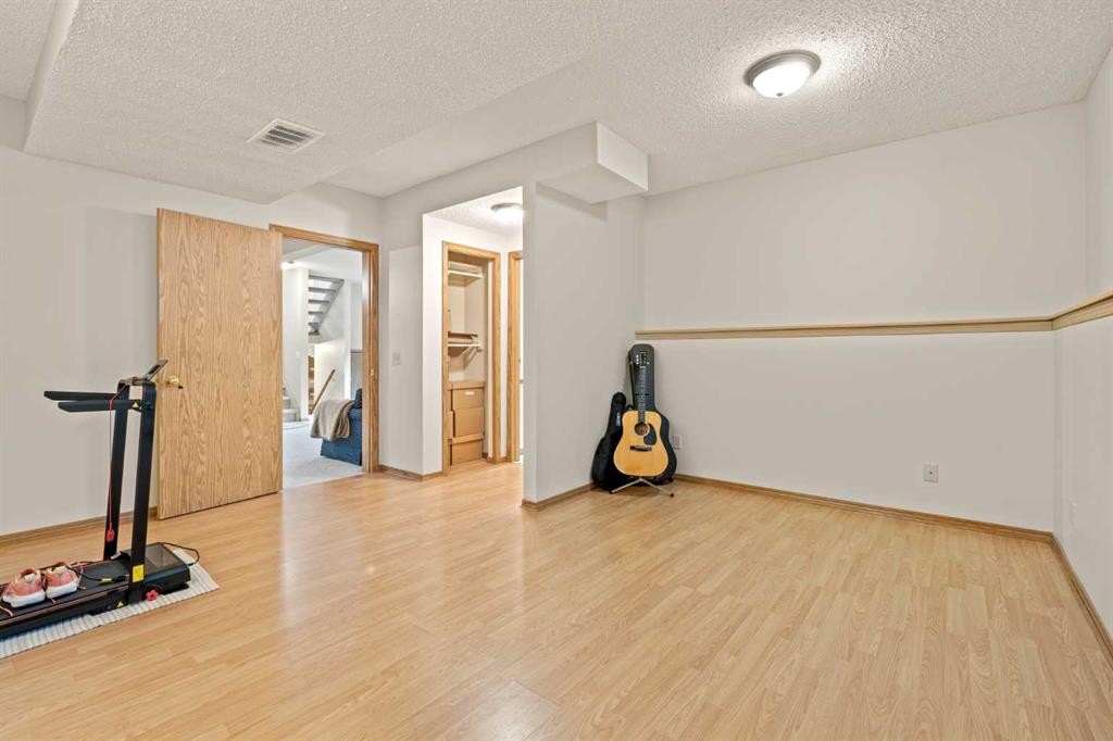 32 Country Hills Mews Nw, Calgary, AB
