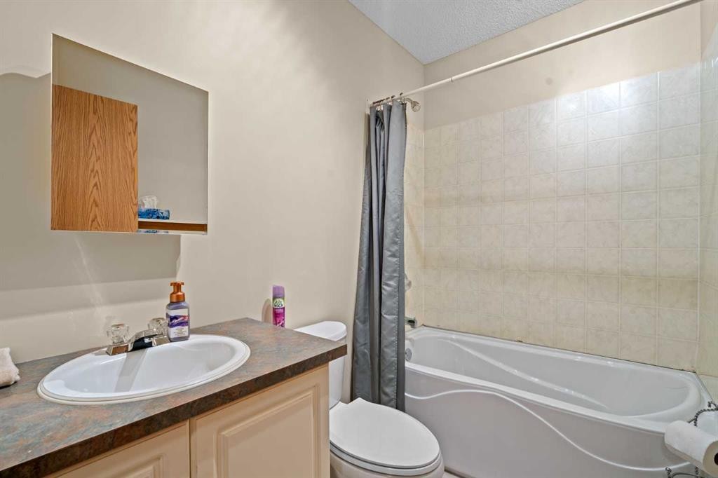 32 Country Hills Mews Nw, Calgary, AB