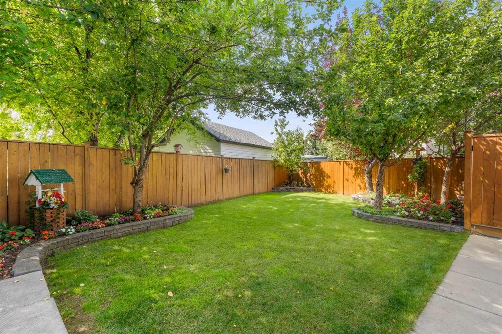 32 Country Hills Mews Nw, Calgary, AB