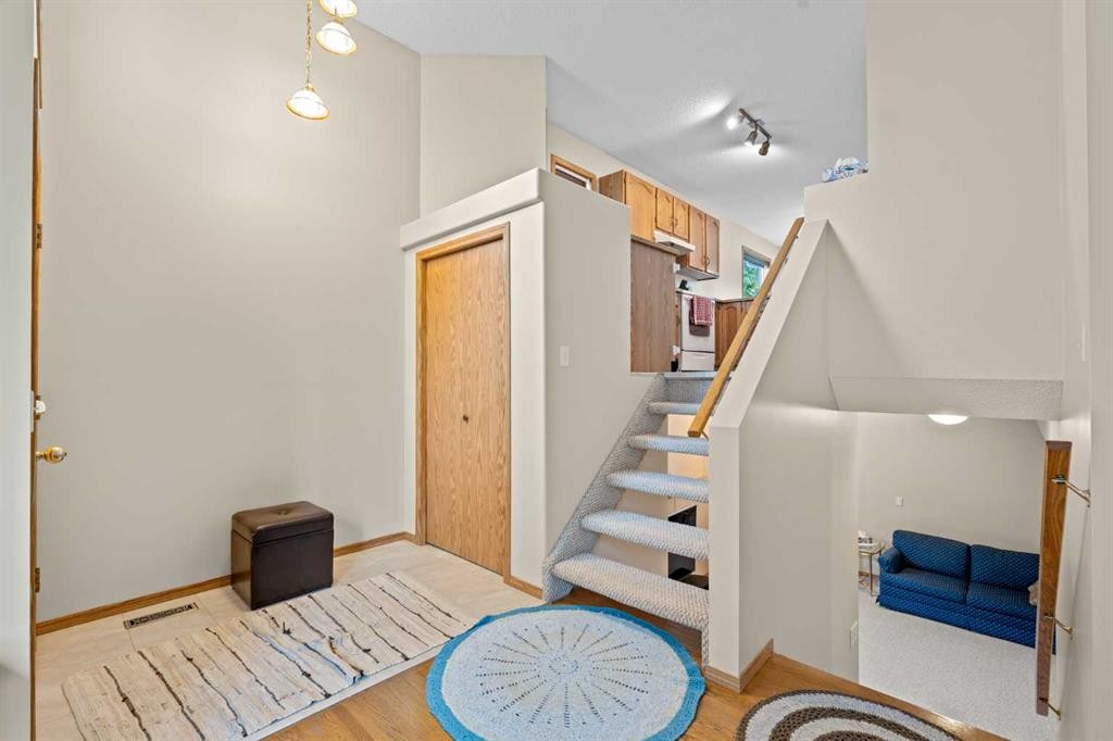 32 Country Hills Mews Nw, Calgary, AB
