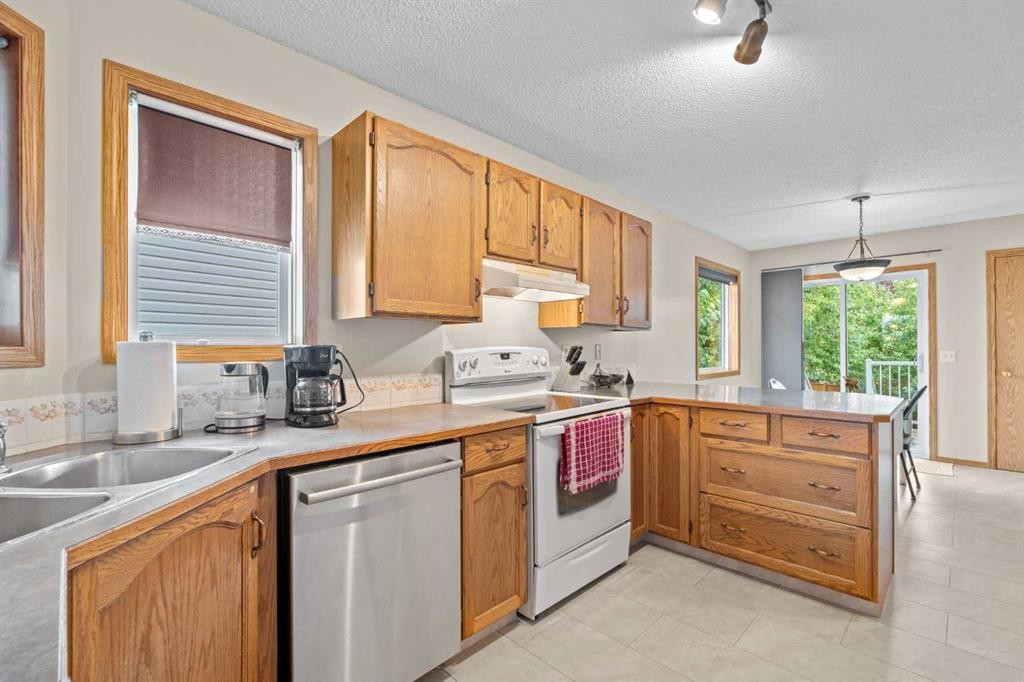 32 Country Hills Mews Nw, Calgary, AB