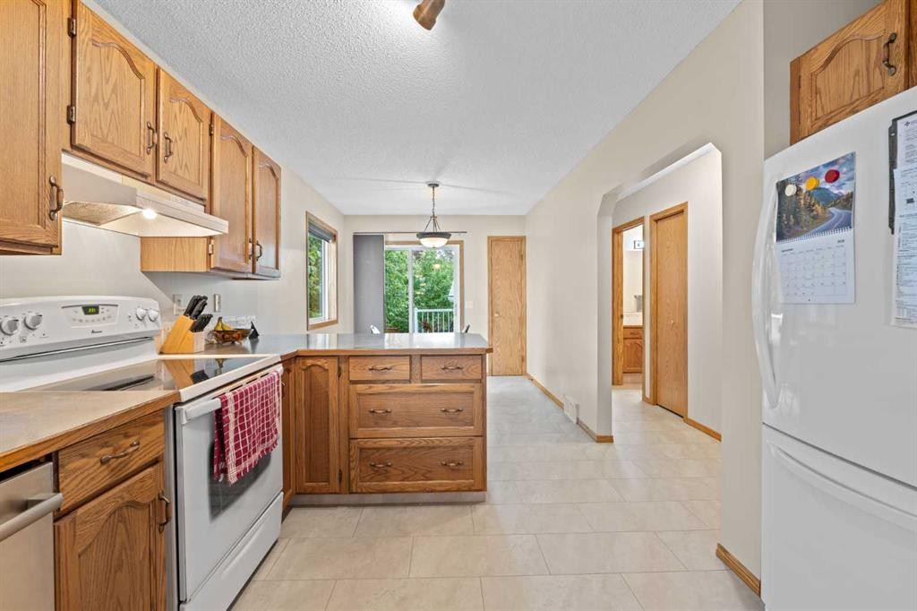 32 Country Hills Mews Nw, Calgary, AB