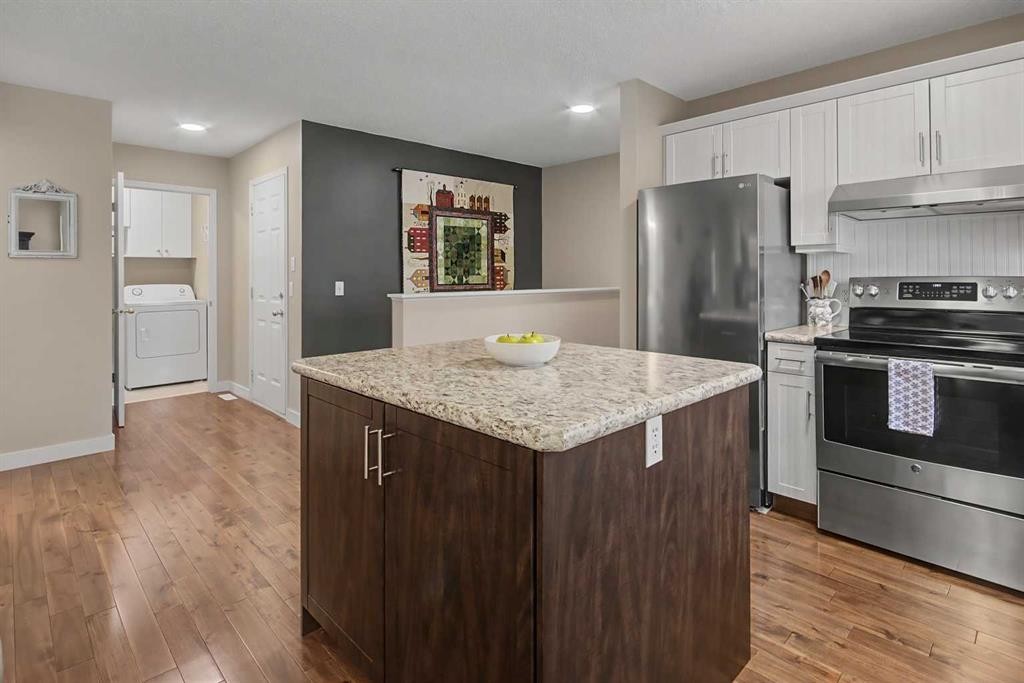 138 Hawkstone Manor Nw, Calgary, AB