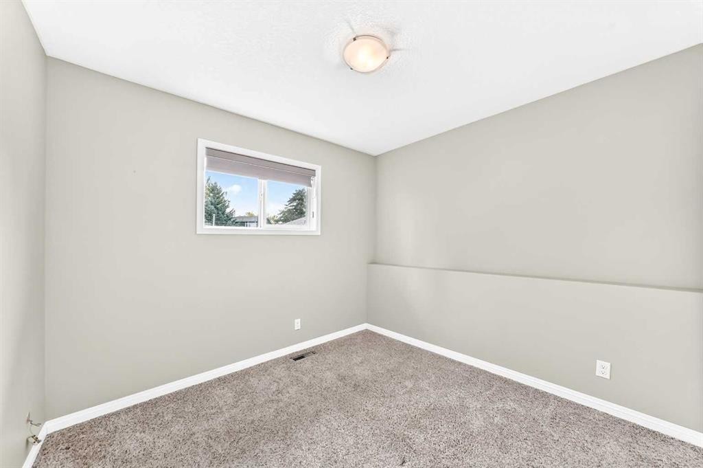 36 Sandpiper Way Nw, Calgary, AB