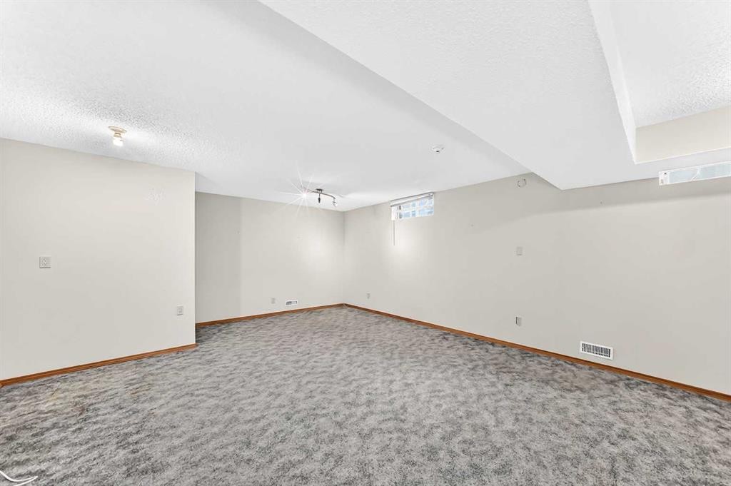 36 Sandpiper Way Nw, Calgary, AB