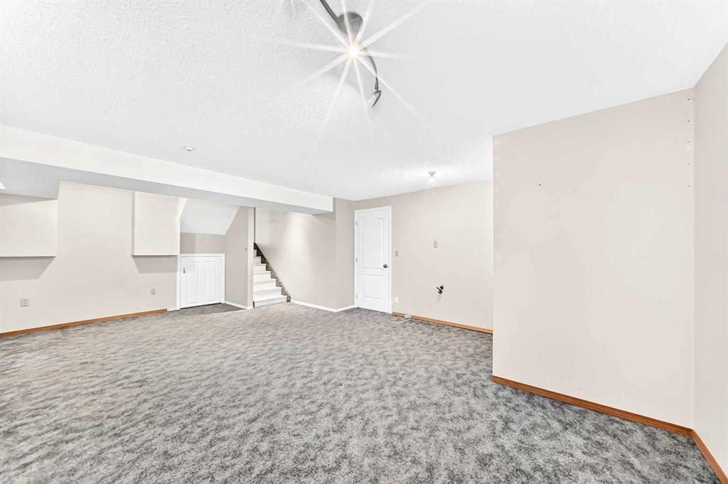 36 Sandpiper Way Nw, Calgary, AB