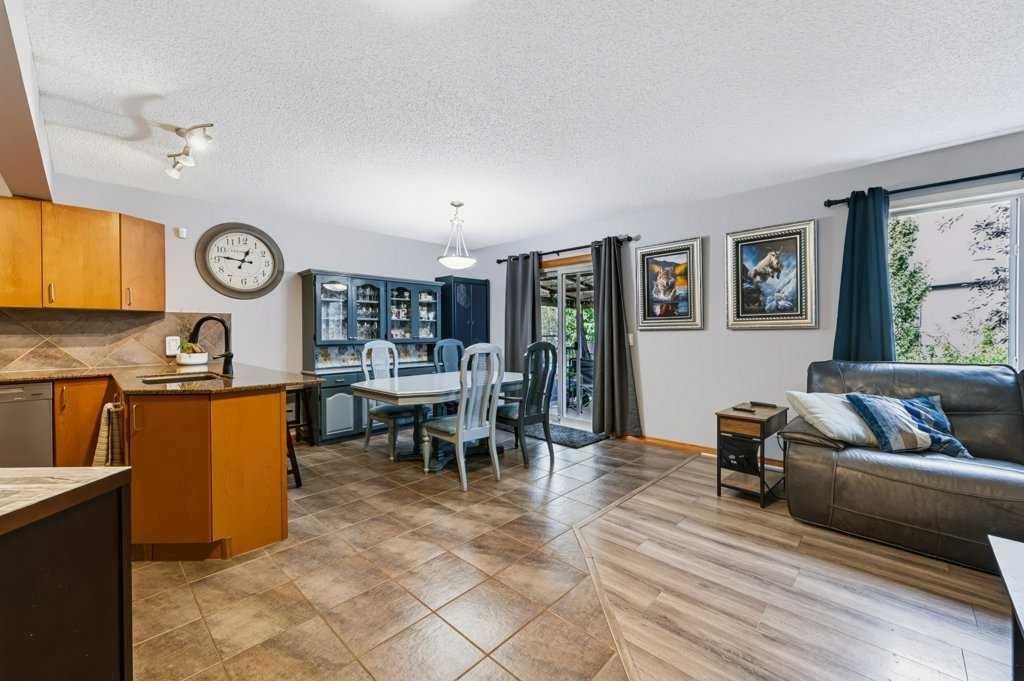 81 Chapman Close Se, Calgary, AB