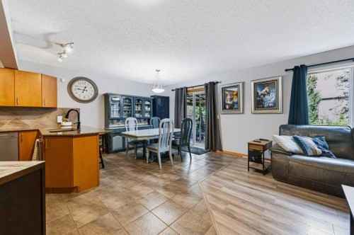81 Chapman Close Se, Calgary, AB 