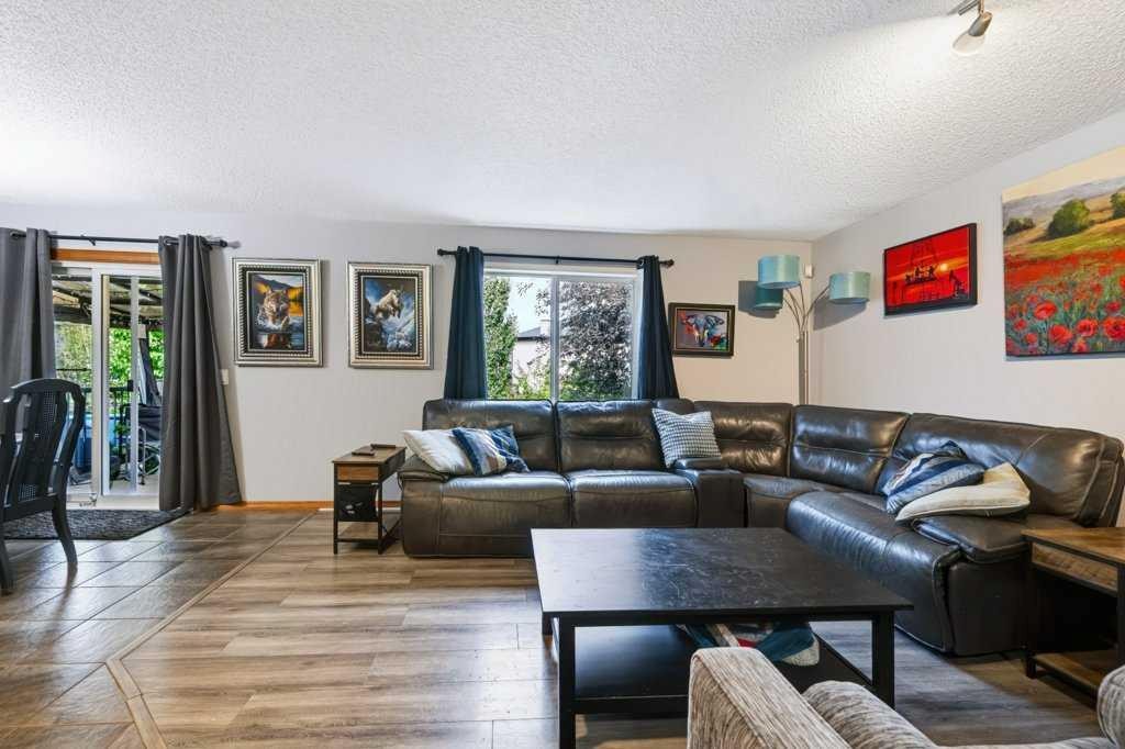 81 Chapman Close Se, Calgary, AB