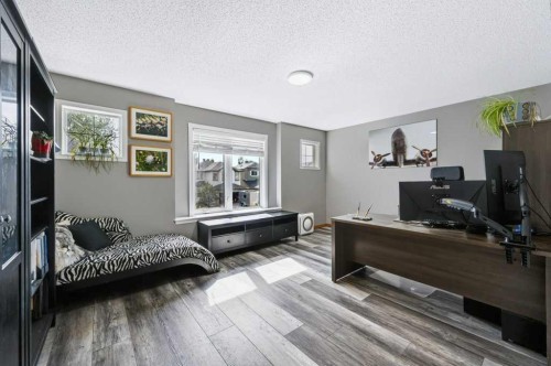 81 Chapman Close Se, Calgary, AB 