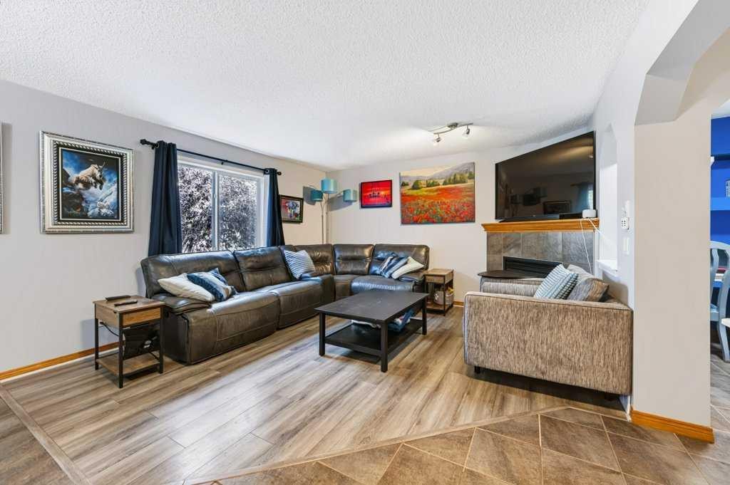 81 Chapman Close Se, Calgary, AB