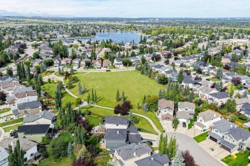 81 Chapman Close Se, Calgary, AB 