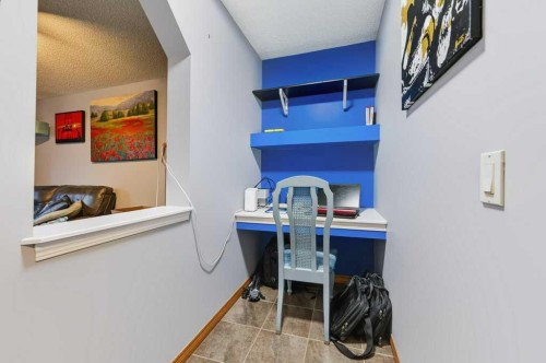 81 Chapman Close Se, Calgary, AB 