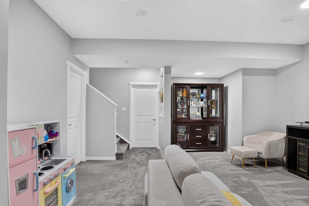244 Masters Row Se, Calgary, AB