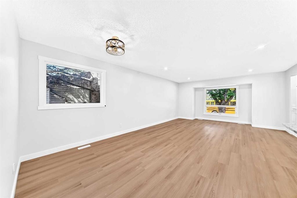 55 Mckinley Way Se, Calgary, AB