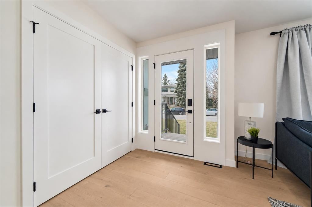 3224 24A Street Sw, Calgary, AB