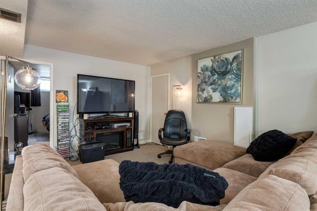 1051 8 Avenue Ne, Calgary, AB