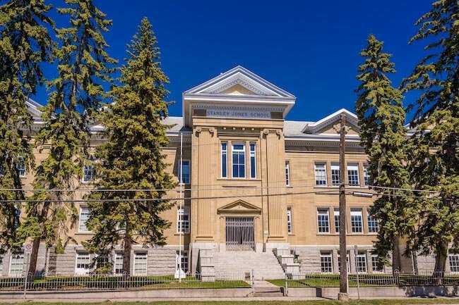 1051 8 Avenue Ne, Calgary, AB