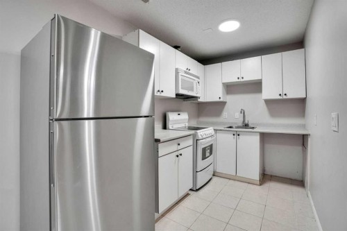 7198 Laguna Way Ne, Calgary, AB 