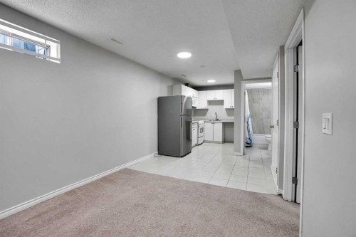7198 Laguna Way Ne, Calgary, AB 