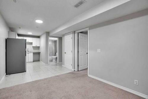 7198 Laguna Way Ne, Calgary, AB 