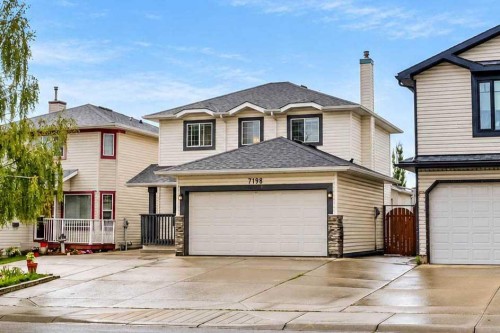 7198 Laguna Way Ne, Calgary, AB 