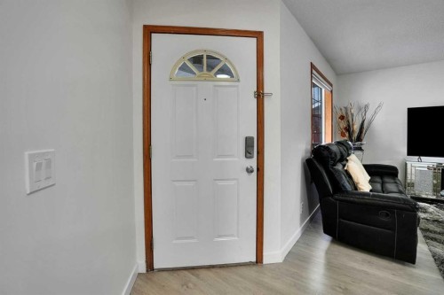 7198 Laguna Way Ne, Calgary, AB 