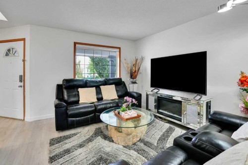 7198 Laguna Way Ne, Calgary, AB 