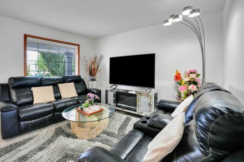 7198 Laguna Way Ne, Calgary, AB 