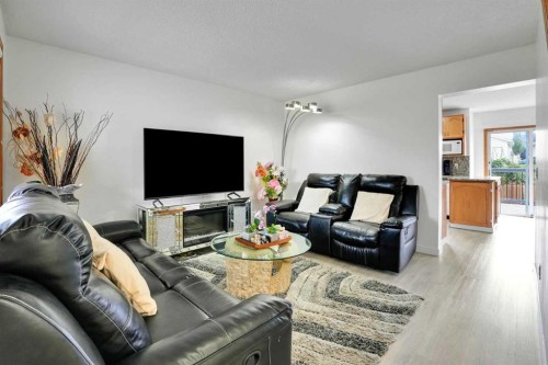7198 Laguna Way Ne, Calgary, AB 