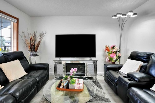 7198 Laguna Way Ne, Calgary, AB 