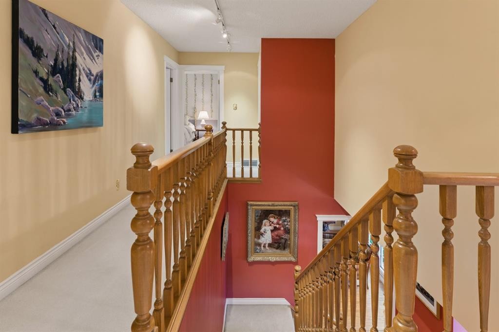 636 Wilderness Drive Se, Calgary, AB