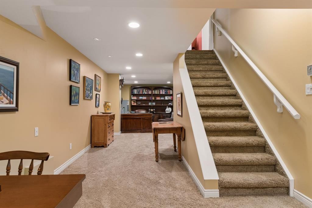 636 Wilderness Drive Se, Calgary, AB