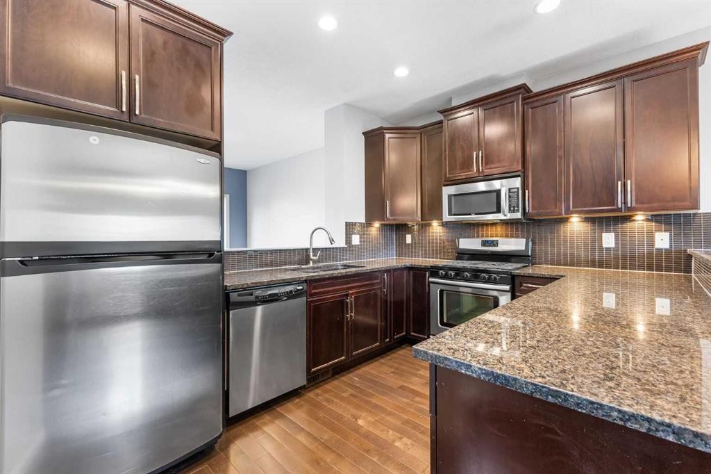 1010 Wentworth Villas Sw, Calgary, AB