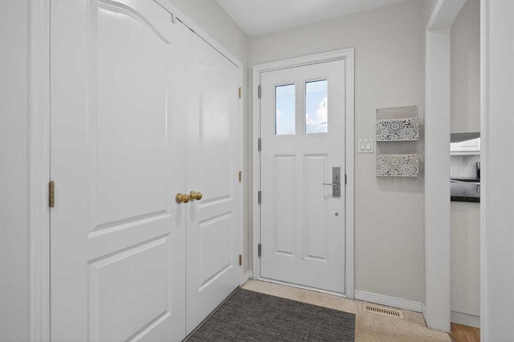 10704 Maplecrest Road Se, Calgary, AB
