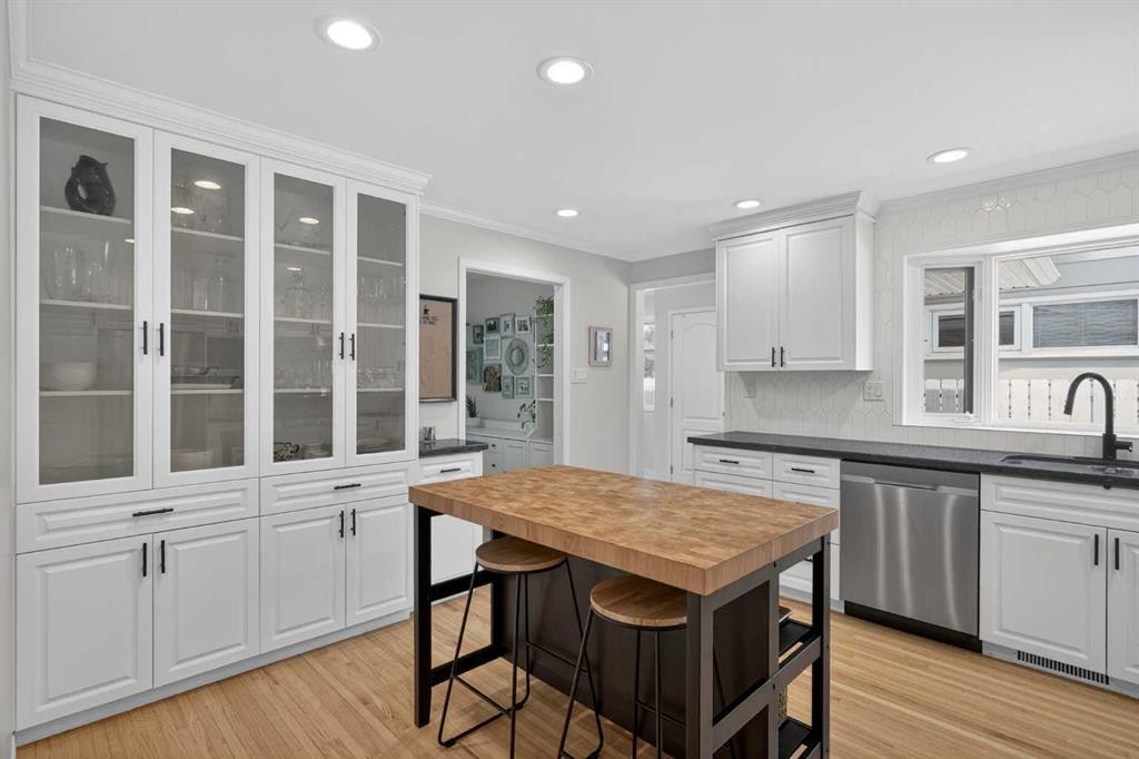 10704 Maplecrest Road Se, Calgary, AB