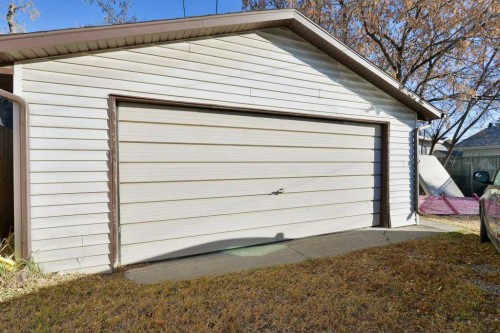 7639 21 Street Se, Calgary, AB 