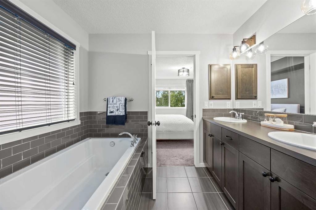 34 Walgrove Terrace Se, Calgary, AB