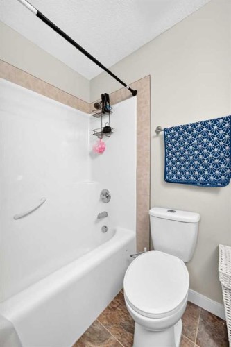 303 Saddlebrook Circle Ne, Calgary, AB 