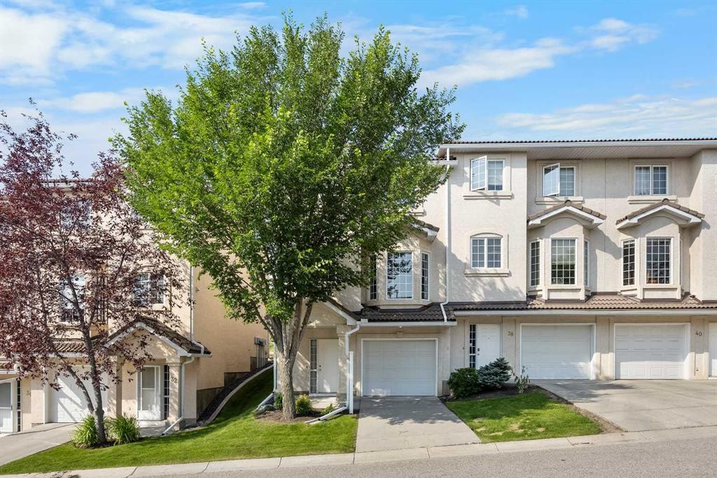 36 Hamptons Link Nw, Calgary, AB