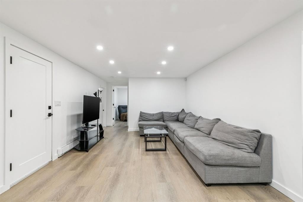 3812 3 Avenue Sw, Calgary, AB