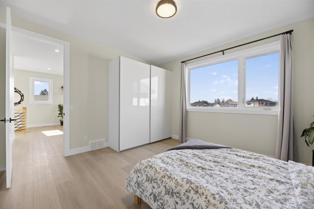 30 Silverstone Place, Didsbury, AB