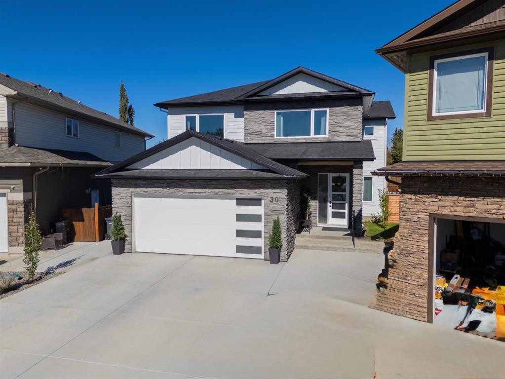 30 Silverstone Place, Didsbury, AB