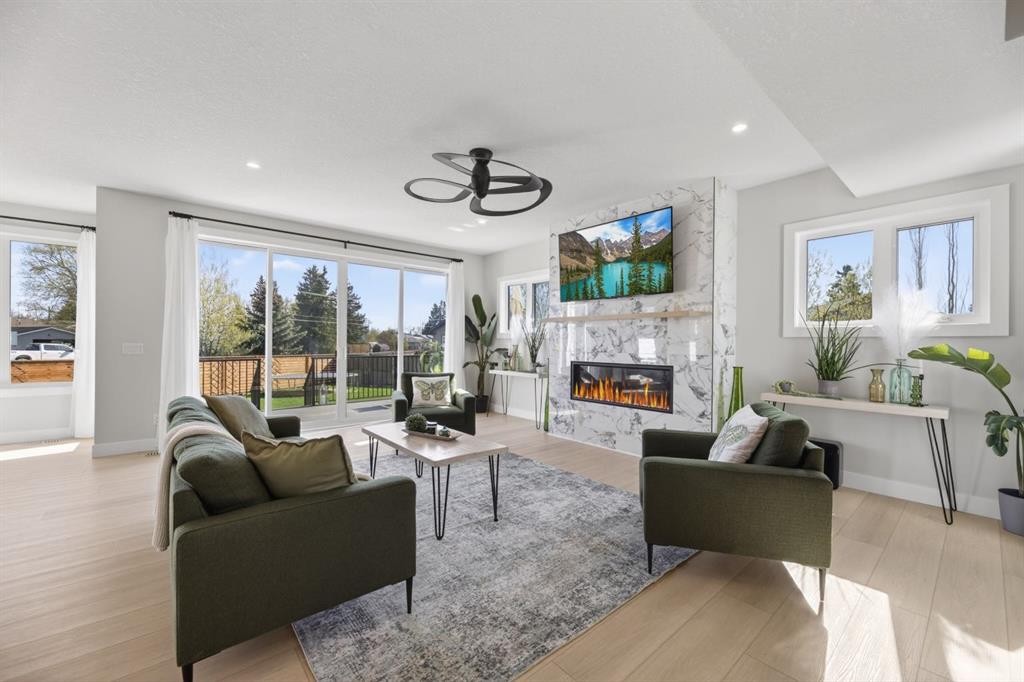 30 Silverstone Place, Didsbury, AB